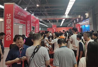 杭州家博会现场人流如织